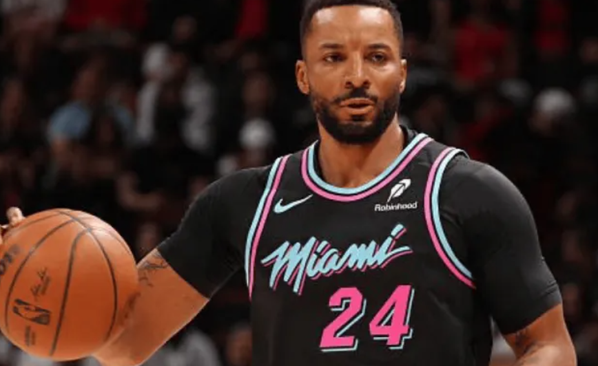 冷凝水淹球场！热火vs公牛罕见延期，老将：我打球11年头回见这离谱事