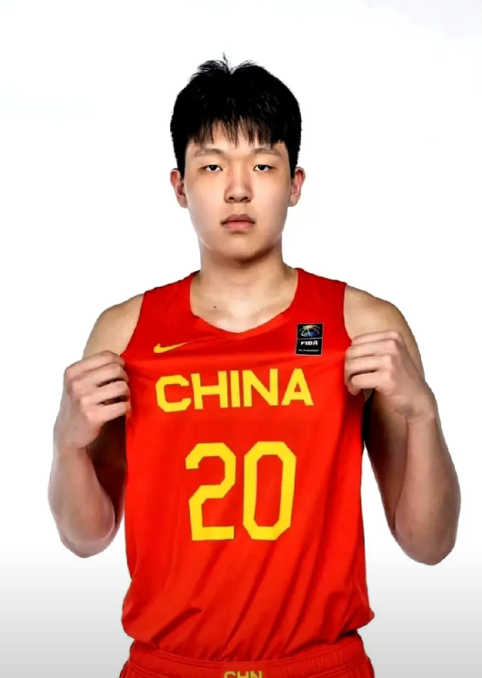 11月杨瀚森回不来，王俊杰也回不来，篮协压根没打算喊。
NBA常规赛11月2日开