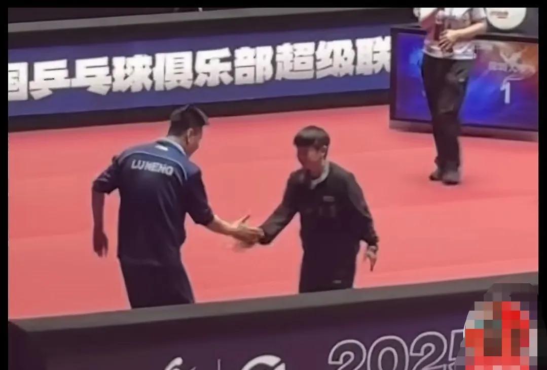 孙颖莎又是非常称职当园长的一天，乒超联赛第二阶段第一天上午蒯曼轮休，深圳大学对阵