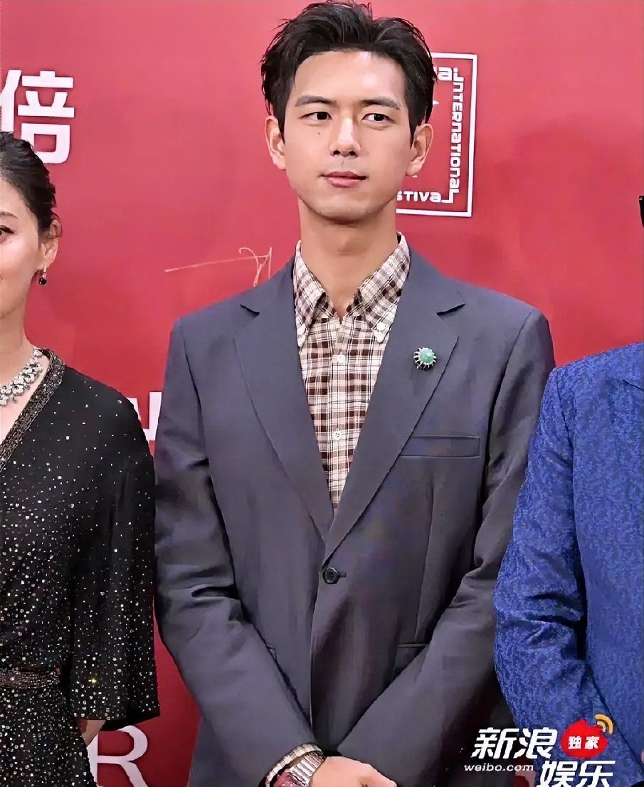 家人们，《酱园弄：悬案》剧组亮相金爵盛典，现场那叫一个炸裂！6月14日晚，陈可辛