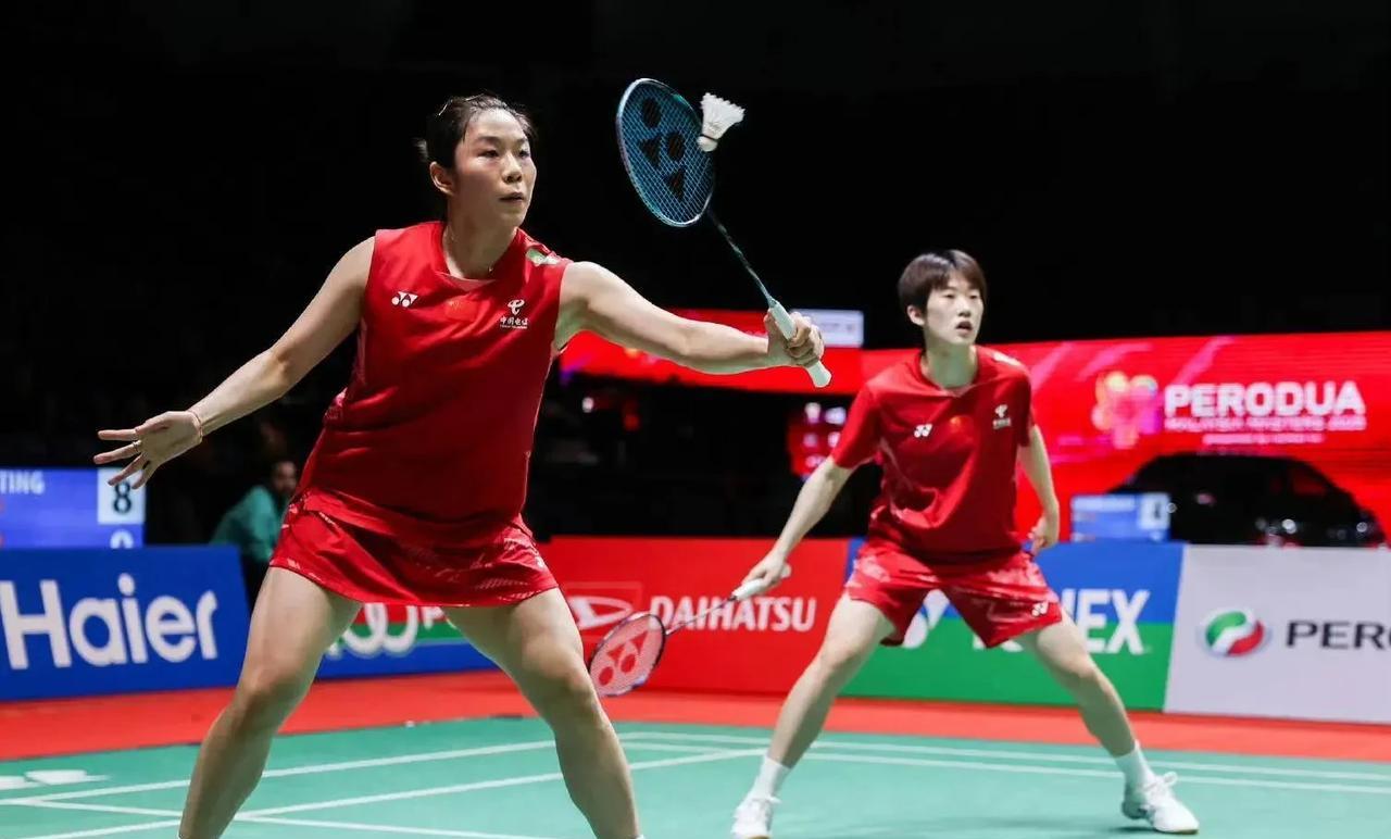 凡贤组合晋级16强！
2025年新加坡羽毛球公开赛刚刚结束了一场女双1/16决赛