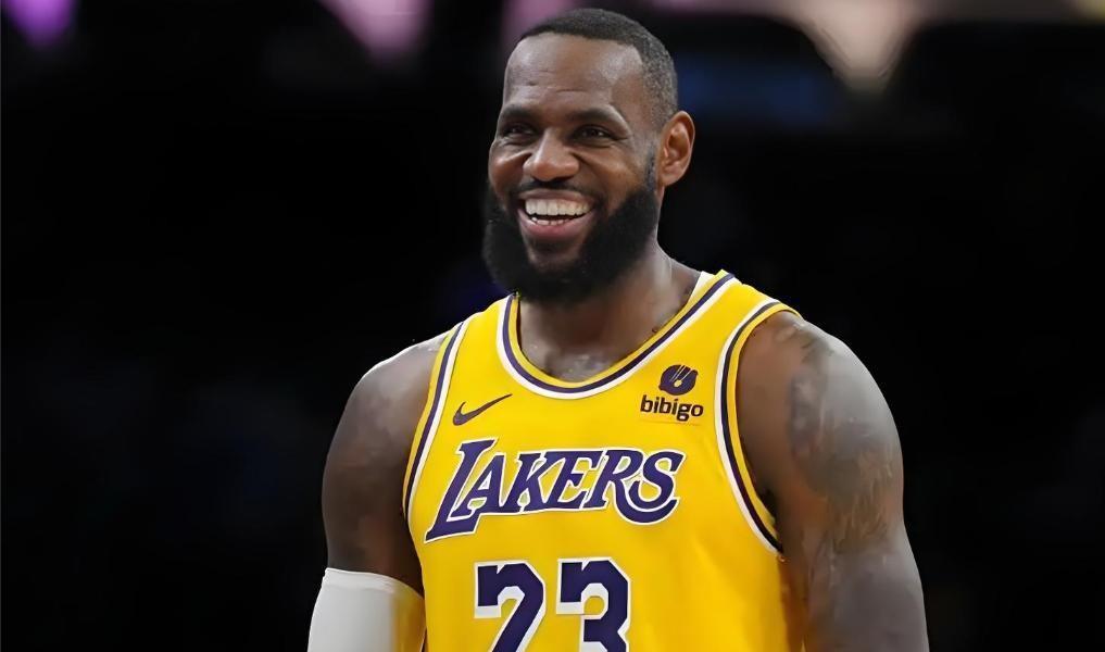 当下给东子配一套什么阵容能夺冠？
一号位东子，二号位SGA，三号位阿门汤普森，四