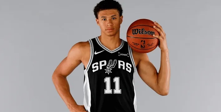 据马刺队记Josh Paredes报道，马刺官方宣布将卡特-布莱恩特下放至发展联