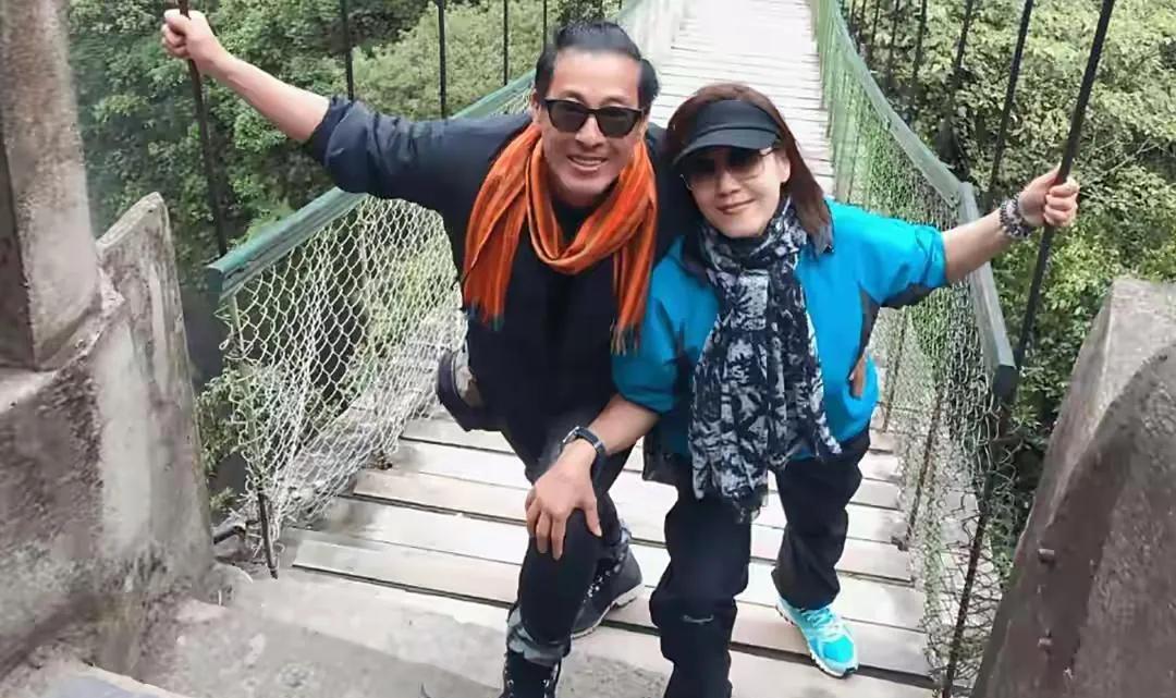 夫妻俩为不变老，硬核操作！31年不吃肉不生娃！
59岁近照曝光，网友直呼：别跟时