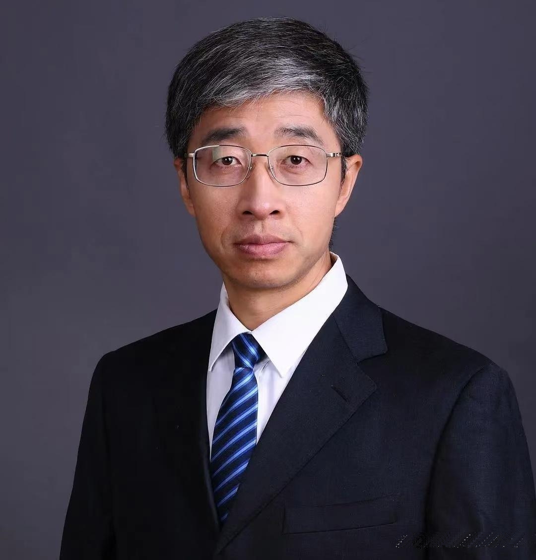 北师大副教授陈志新：发传单推网课，走红后坚守初心