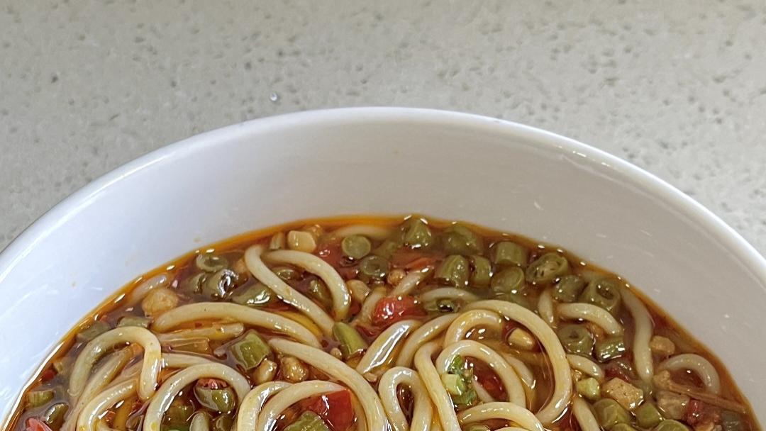 酸豆角肉沫米线