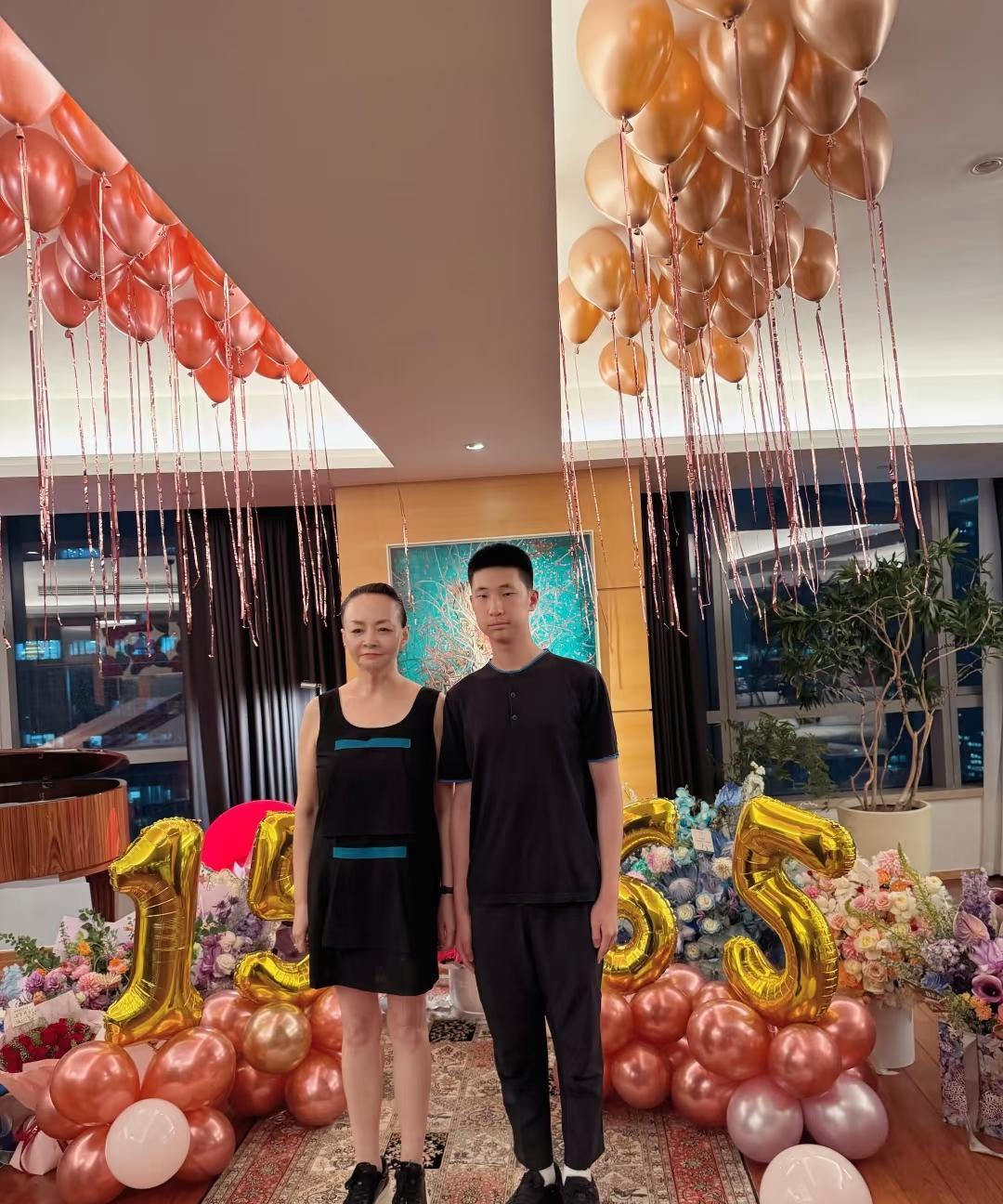 林永健
这个儿子生的，
毫不夸张地说简直比他本人还要像本人[笑哭][笑哭]
这个