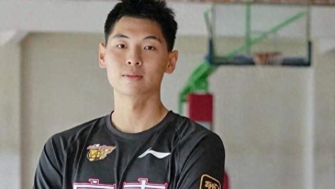 崔永熙CBA体测抢眼，高情商回应杜锋严厉，还提及杨瀚森和徐杰