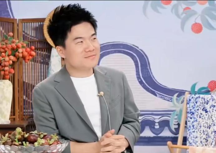 宇辉上播被要求汇报行踪，
原来这次看到他之后，很多天他都不播了，
后面几天他都会