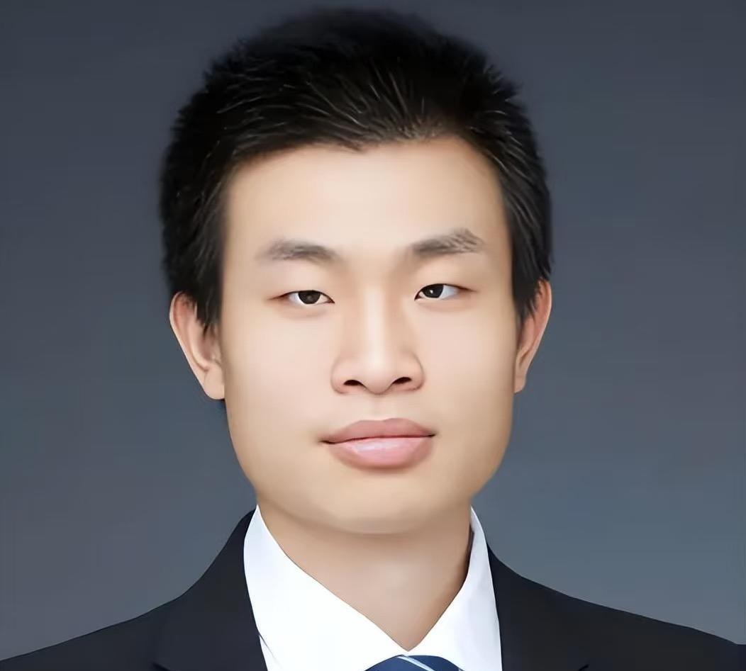 “韦神”韦东奕有多牛
不查不知道，一查我跪了。
狗的智商在40左右，普通人的智商