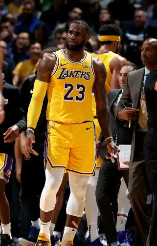 詹姆斯这种球员体育界多吗？
体育界 所有靠身体天赋的运动（斯诺克这种类型运动除外