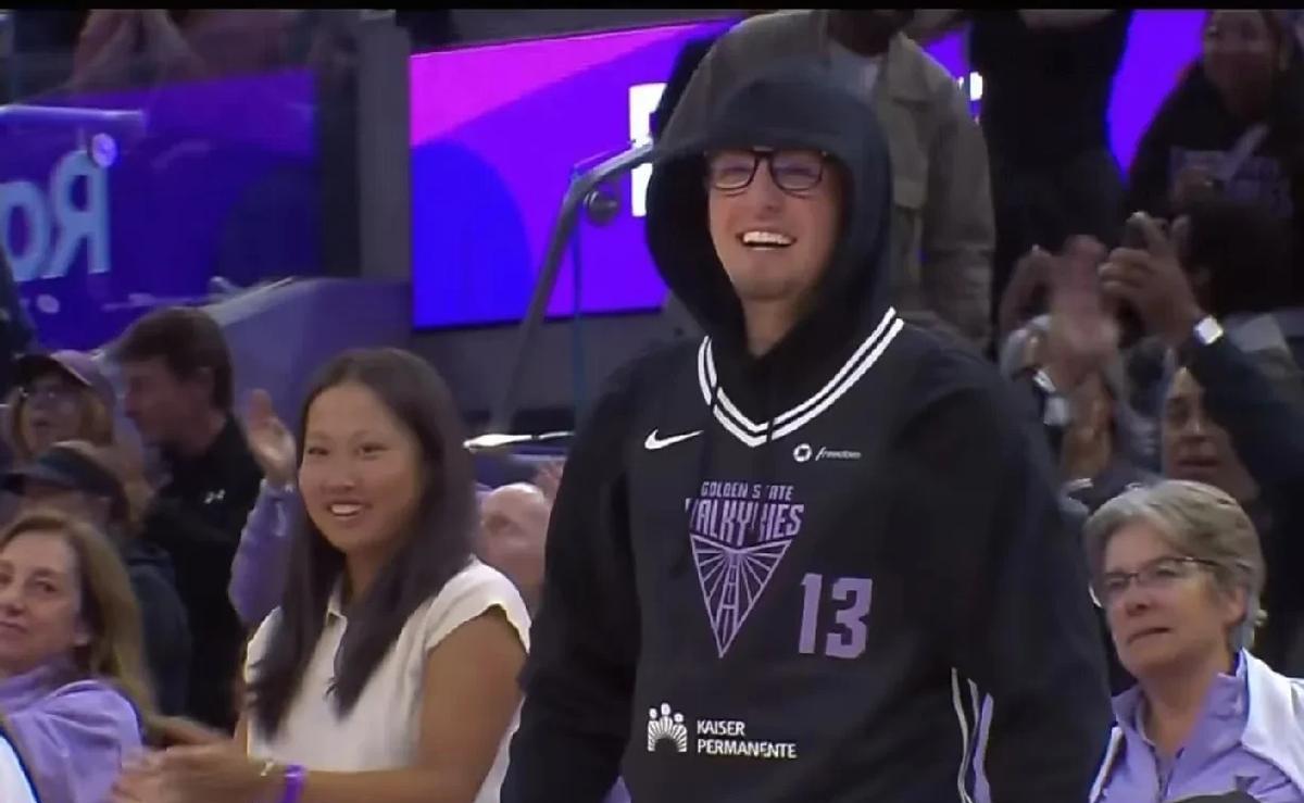 11分钟就被按板凳！
-14正负值，李月汝快成饮水机守护神
飞翼1胜11负垫底，