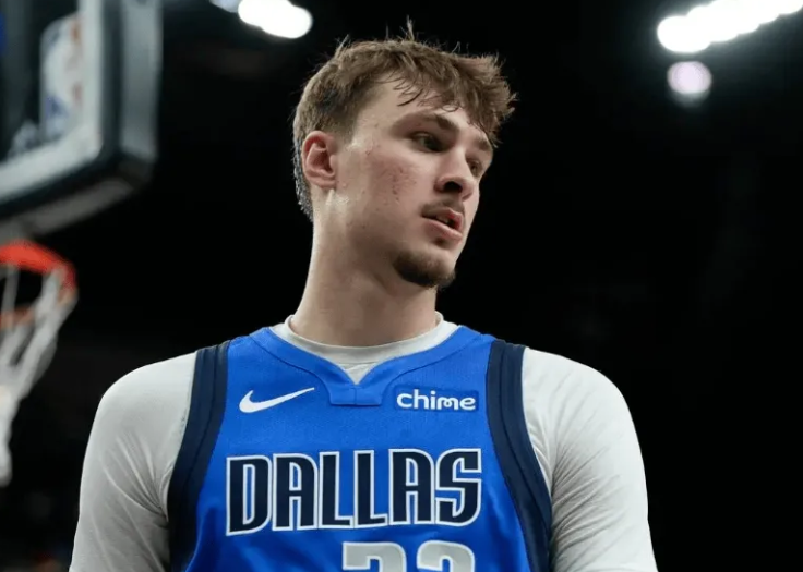 弗拉格挺让我刮目相看的
球队老大老二不在，他如果只想着自己乱抡刷数据，那将来充其