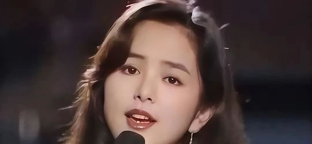 从“玉女”到“欲女”，她曾是全香港的笑料，如今52岁却逆风翻盘