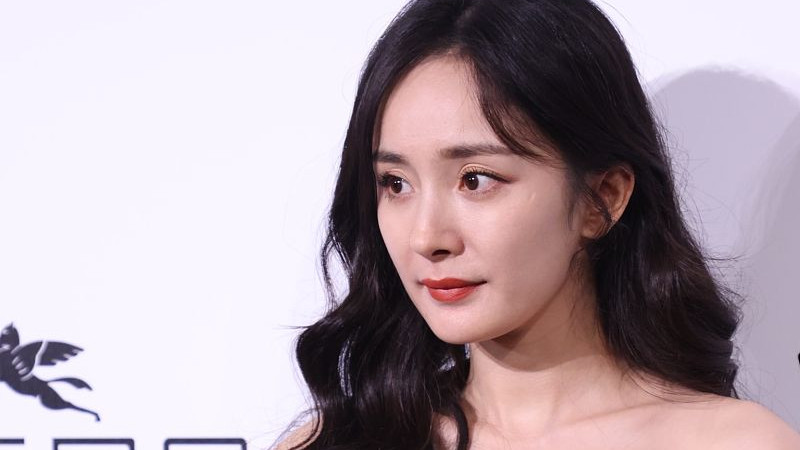 38岁女明星杨幂主动减速