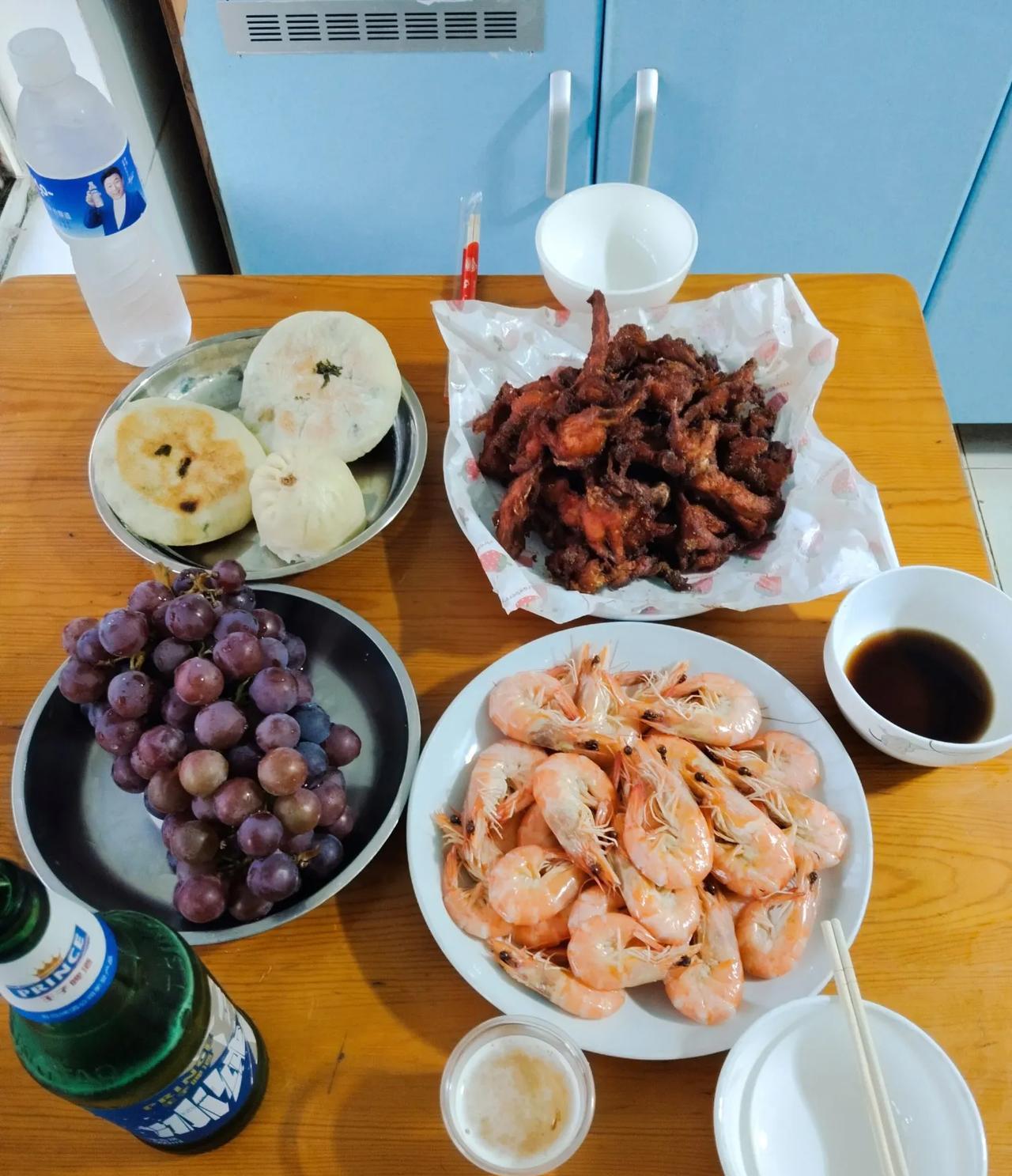 我这周末真的是精心为他准备吃的了。中午一餐五六十；晚上这一餐六七十，一天两个人伙