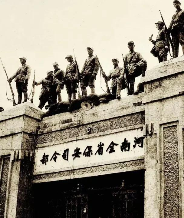 豫东战役中，首提“先攻开封，后歼援敌决策者，毫无疑问是粟裕本人。
就因为粟裕把此