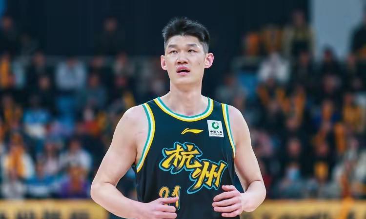 真的很心疼胡金秋！
赛后他没有和孙铭徽握手，本来最后时刻那记三分抹平了分差，可孙