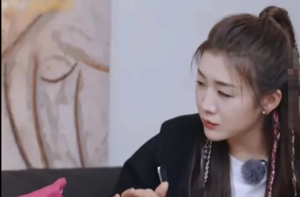 陈梦：“在运动队里面的，就比如说一块吃饭，在队友之间，如果男孩跟女孩一起吃饭的时