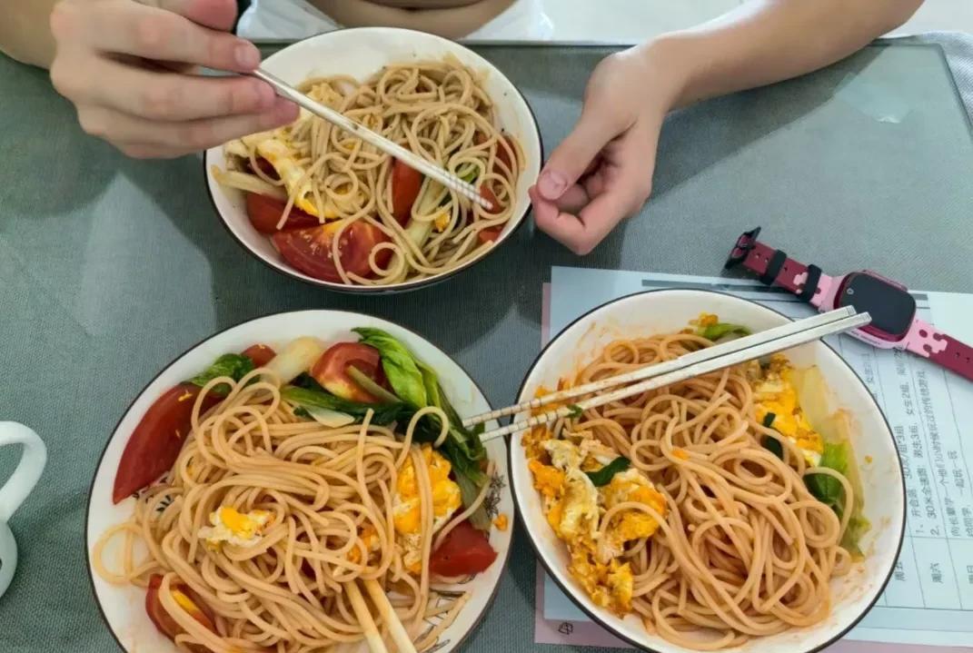 我的早餐，自制热干面，佐料充足，咸淡适宜，看着馋的口水先流。
点个赞呗。