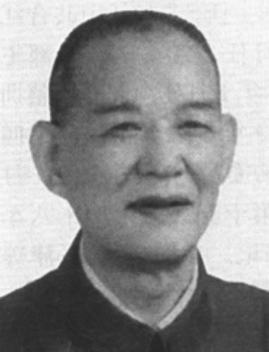1941年，保卫部长钱益民让警卫员下河洗澡，警卫员下河后，钱益民却拿走了他们的腰