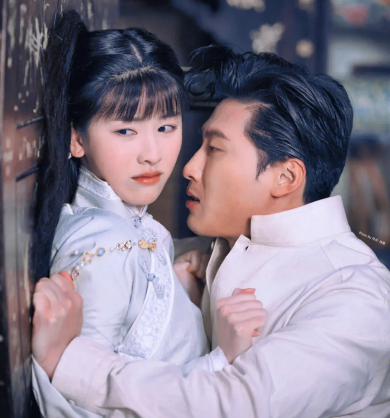 1906年，钱玄同的新婚之夜，他坐在床头，对新娘徐婠贞冷冷说道：“我不爱你，娶你