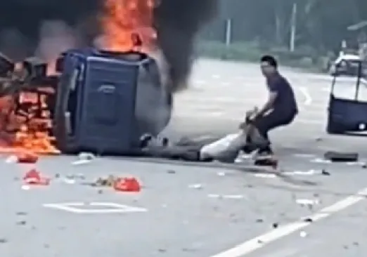 这才是全心全意为人民服务！奋不顾身救人，人民感谢他！

“我当时虽然有点害怕，但