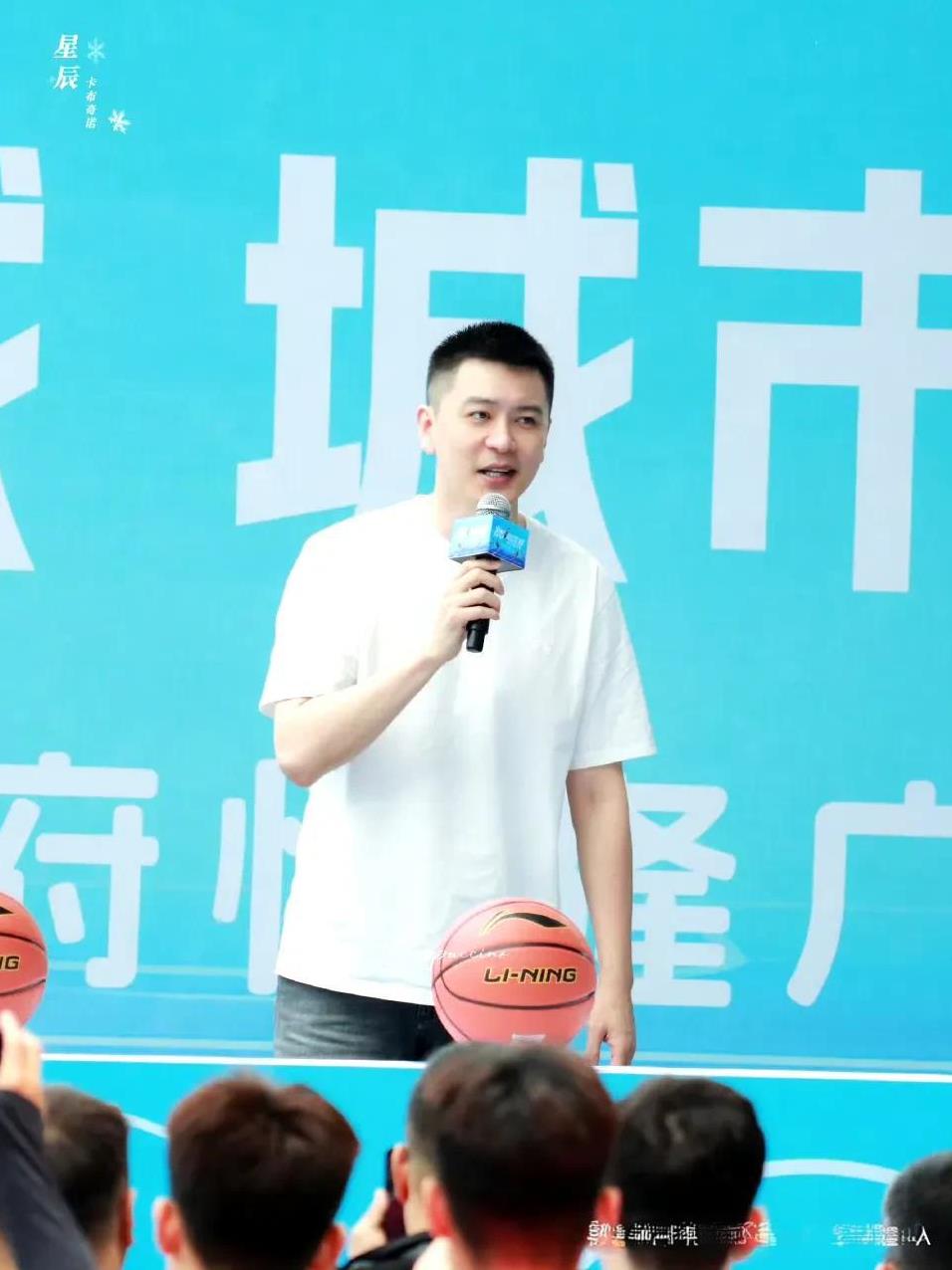 恕我直言！辽宁男篮在休赛期难签“大鱼”！夏天137名球员合同到期
曾凡博：北汽掌
