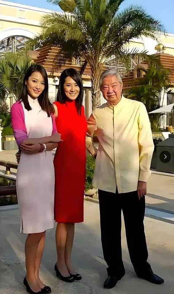 蔡澜如果做官，一定是大贪官大色官，他最庆幸的事就是活在香港，在娱乐圈做一个自由文