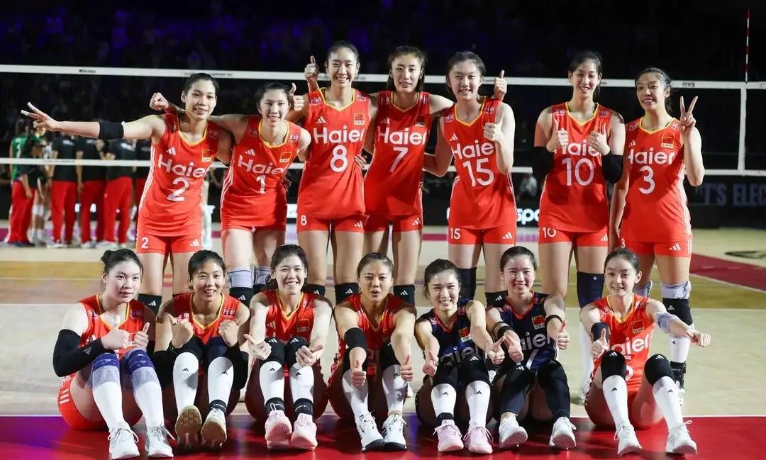 #女排世锦赛# 最新战报
北京时间8月27日晚，2025世界女排锦标赛展开F组小
