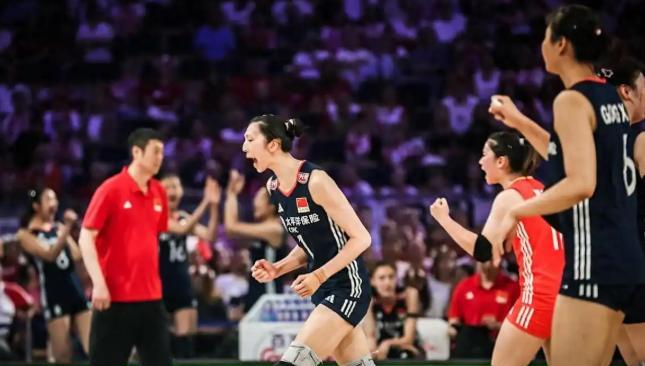 女排国家联赛中国女排2:3不敌波兰女排积分不敌日本,2:1领先,连输两局,被逆转