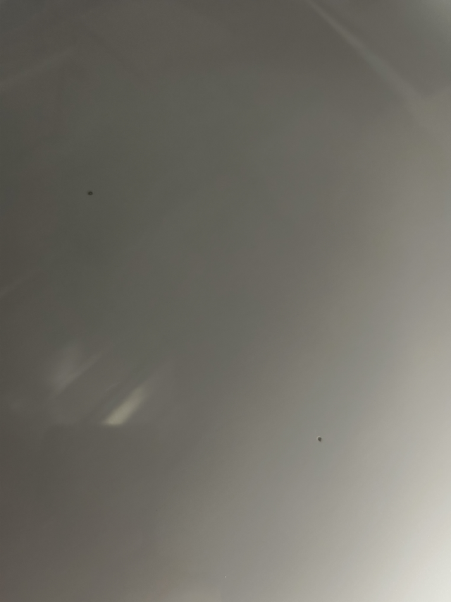 提车一年多
车身出现米粒大小漆面脱落，以前发现一两个也没当回事，渐渐的变多了，现