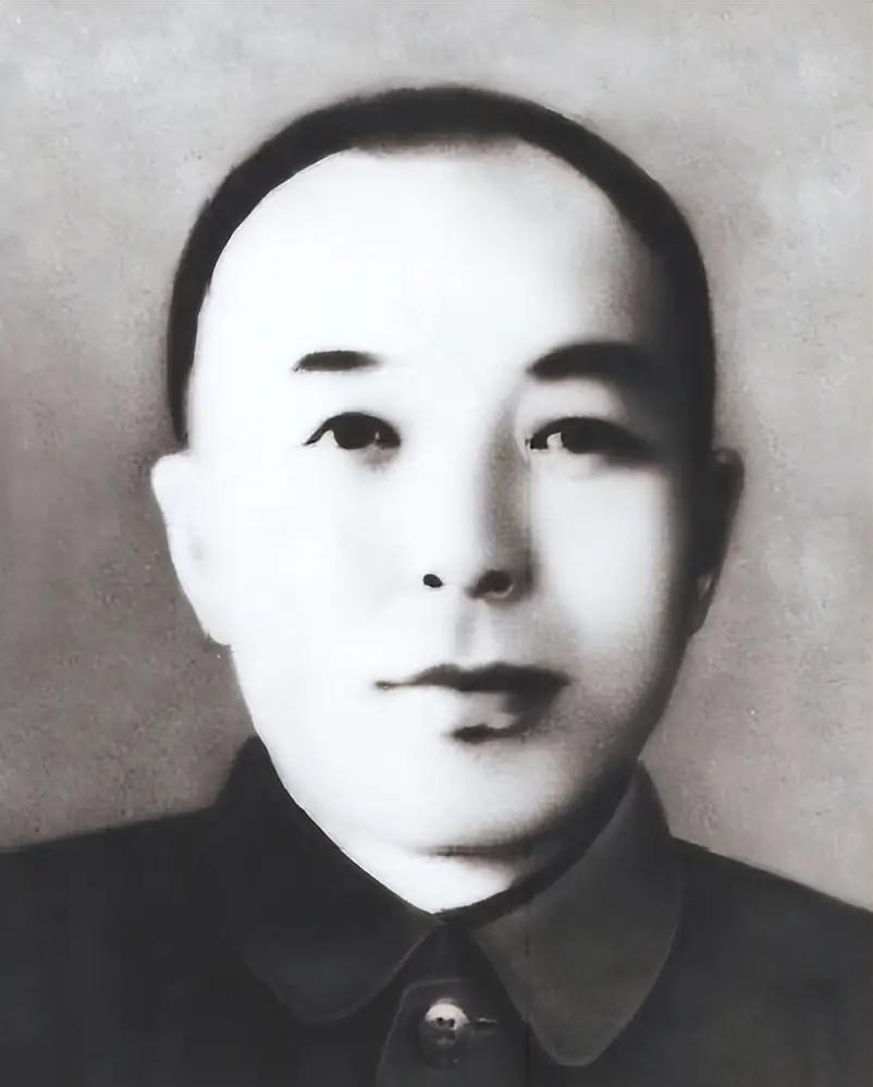 1946年，抗联将领李兆麟赴年轻女子家做客，喝茶后觉苦涩，警觉道：“这茶不对劲！