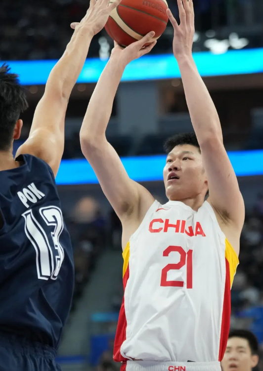 亚洲杯明天晚上11点准时开战，对手东道主沙特队，央视五套直播。从现在12人大名单