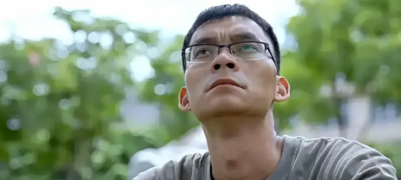 唐尚珺真的太难了。

本来他信心满满的准备转专业，可是学校通知发下来之后，他发现