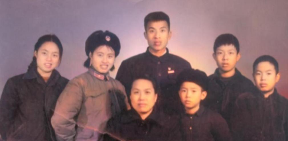 开国上将苏振华的妻子有多美？两人相差24岁，给6个孩子当后妈，忠贞不渝的爱情，令
