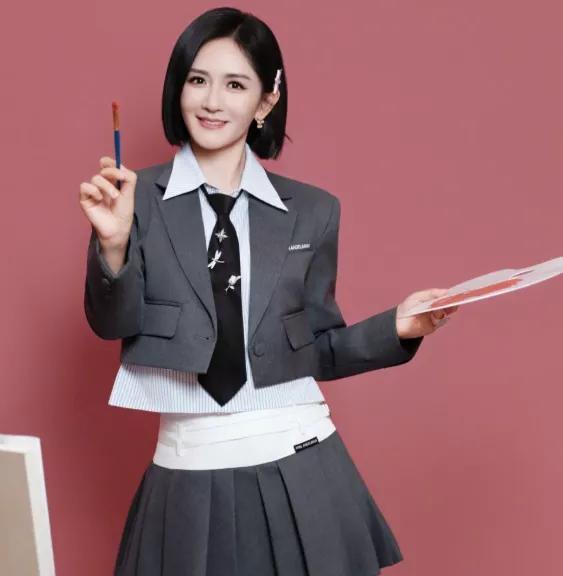 为什么大家不想让谢娜主持中秋晚会？
原因真的很简单。
跟她主持的风格压根没关系，
