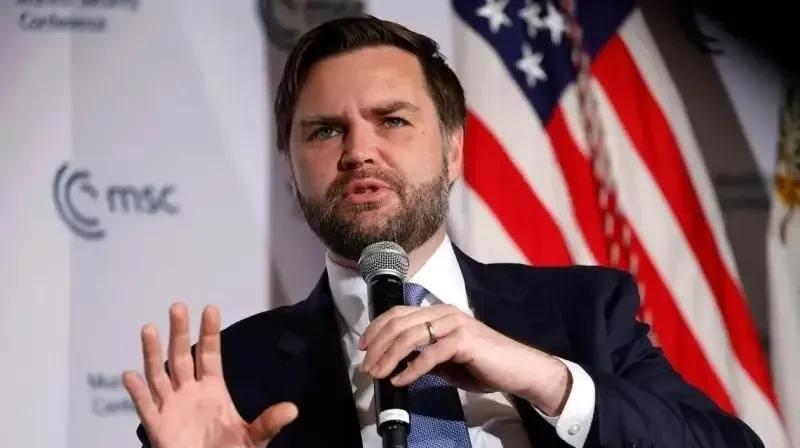 万斯算是看明白了！
万斯表示:美国一统天下的时代已经结束了，美国现在面临着来自俄