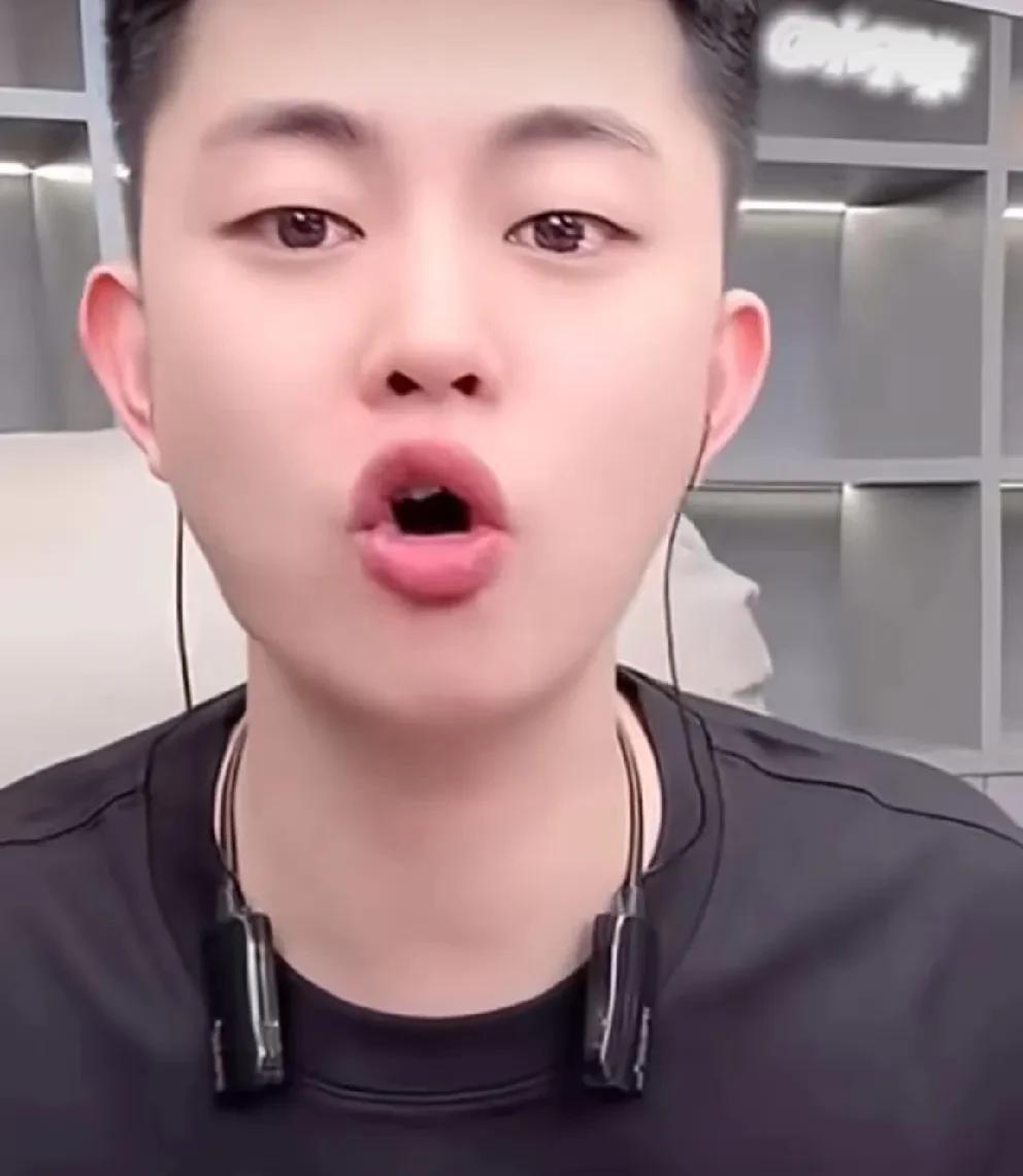 巴扎黑说张二嫂小心眼子但善良，喊话小冠军生儿子！
             张二
