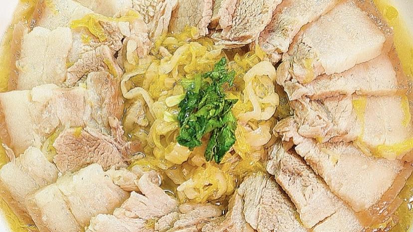 暖到心窝的酸菜白肉锅，酸爽开胃，冬天吃它太绝了