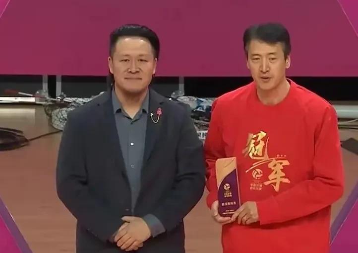 江苏女排夺冠，最开心的10个人[玫瑰]
1，施海荣—荣升排超新晋冠军教头
2，吴