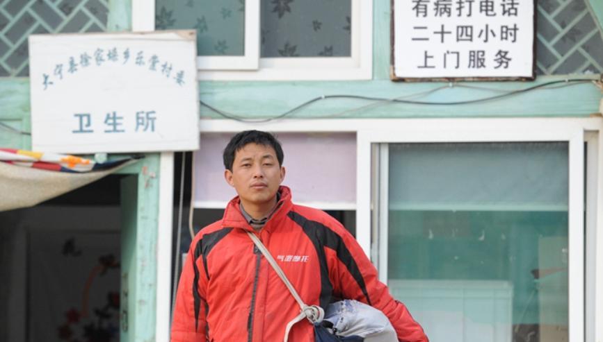 山西小伙考上大学却交不起3000元学费，父亲砸锅卖铁只凑出来300多元，父亲无奈