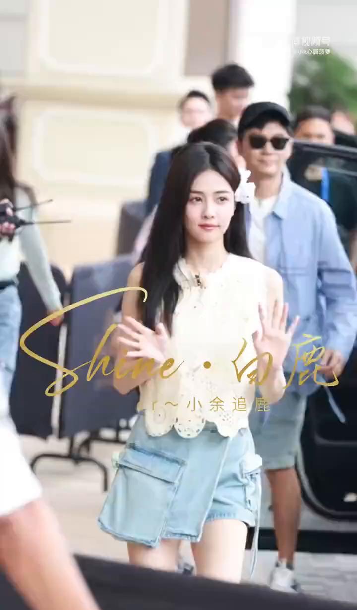 cr~小余追鹿。