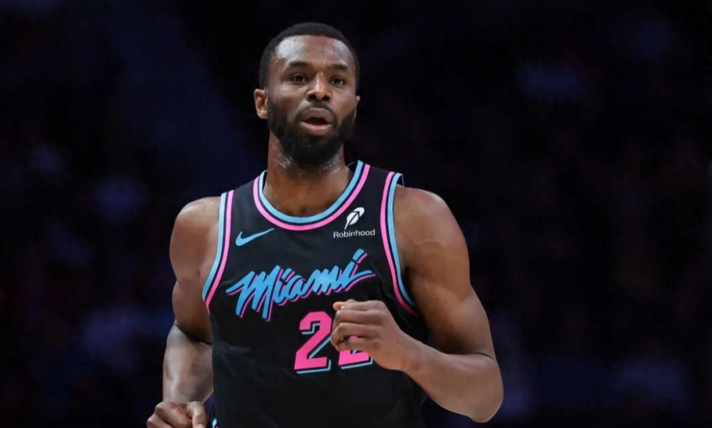 1月28日，最新消息显示，热火与勇士之间正在商议一笔关于维金斯和库明加的互换交易