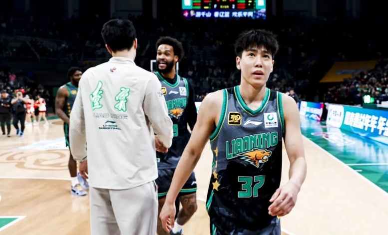 辽宁男篮从上赛季起便开启了没落模式，本赛季青年队比赛中有两名球员被禁赛三年，俱乐