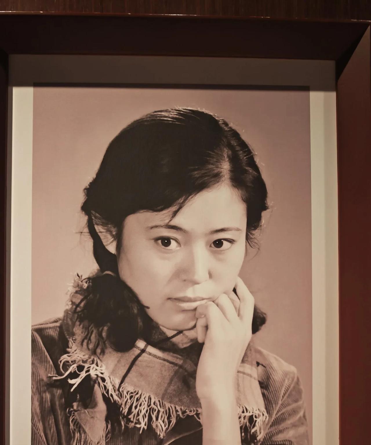 这位名人
是谁？