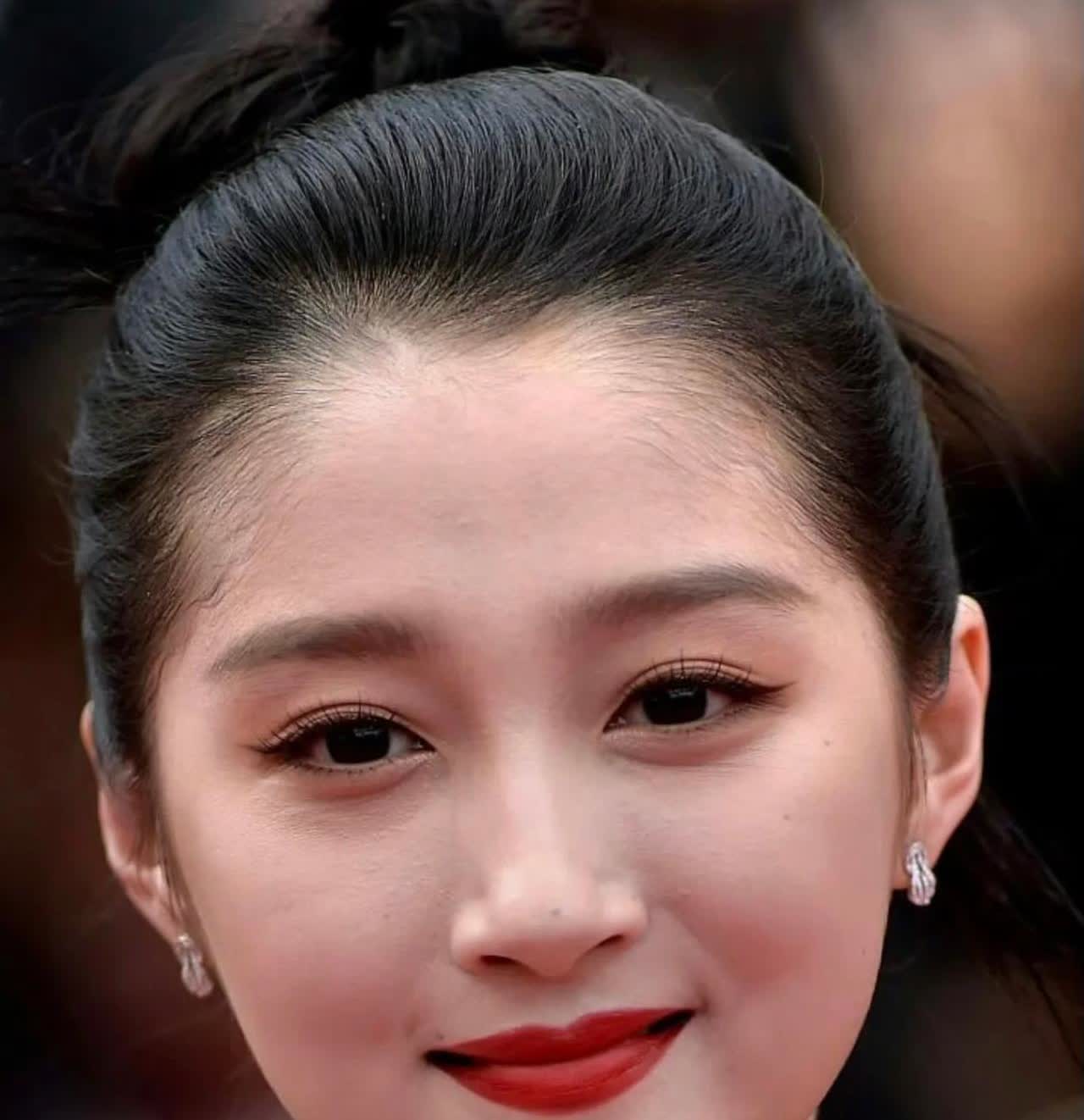 关晓彤素颜还是很美的！