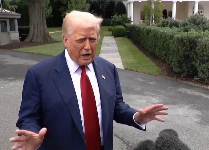 认输了？
特朗普政府突然“对华沉默”！
财长更是公开喊话，求中国“给个面子”恢复