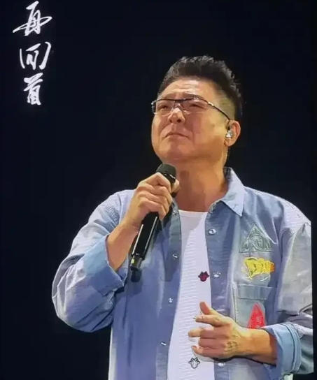 当年知名歌手姜育恒曾在一档综艺节目中说：“以前大家都以为我是台湾人，其实不是的，