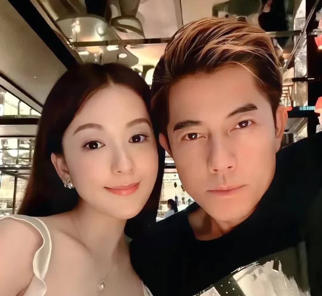你们发现没？
四大天王，
只有郭富城爱晒老婆，原因很简单！
不是因为方媛年